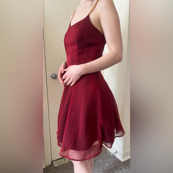 Vintage “JS Collections” Burgundy Red Chiffon Dress w/ Gold Chain Straps Size 8 - Picture 3 of 9